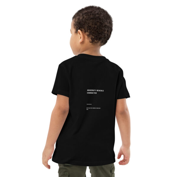 Camiseta algodón orgánico niño - Forged in Adversity - Image 3