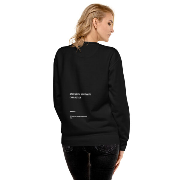 Sudadera gruesa unisex - Forged in Adversity - Image 9