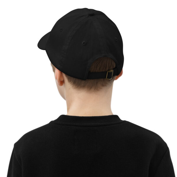 Gorra juvenil - Forged in Adversity - Image 5