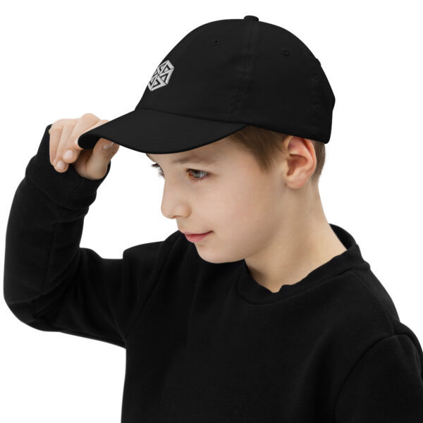 Gorra juvenil - Forged in Adversity - Image 6