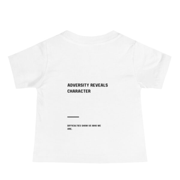 Camiseta de manga corta de punto liso para bebé - Forged in Adversity - Image 4