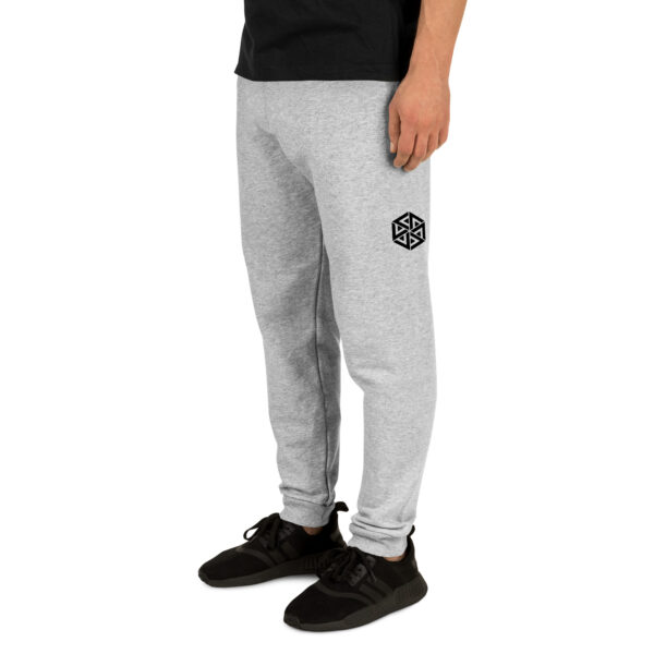Pantalón deportivo unisex tipo jogger - Forged in Adversity - Image 2